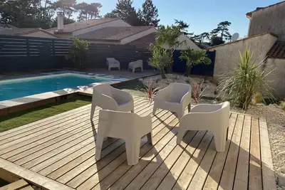 Image de Maison rénovée à 400m de la plage, piscine privée sécurisée, 4 ch, 2 Sdb