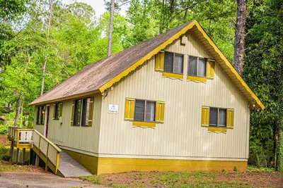 Image de Amazing Lake view chalet directly across from our pool