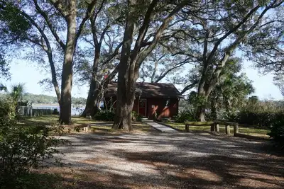 Image de Cottage w/ marsh view and dock, 10-15 min to beach