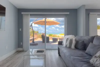 Image de Sea La Vie Beach / Oceanfront Patio Pet Friendly