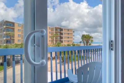 Image de Sandy Feet Retreat - 4 Oceanview Balconies - Pet Friendly