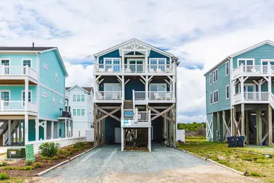 Image de \"Pelicans Nest\" - Oceanfront Home w/ Private Pool, 4 Bedrooms / 3 Bathrooms