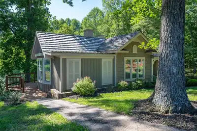 Image de Dream Getaway Cottage w/ Endless Hilltop Views - Seasonal Pool/Hot Tub