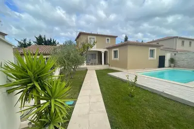 Image de Location dans le sud avec piscine.