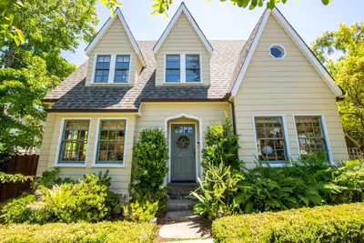 Image de Sycamore park storybook house five minute walk from downtown