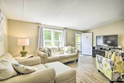 Image de Cozy House w/ Huge Yard ~ 16 Mi to Fort Bragg