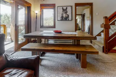 Image de Newer Condo on the Shuttle Route w/ Deck, Fireplace, WiFi & 2 Shared Hot Tubs