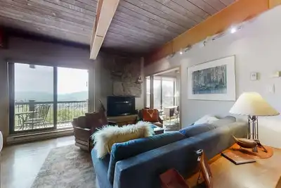 Image de Ski-In/Out Condo w/Mtn Views, Private Balcony, Free WiFi, Shared Pool, Hot Tub