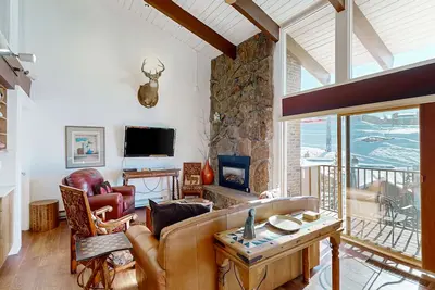Image de Two-Story Ski-In Condo w/Free WiFi, Gas Fireplace, Private W/D, Shared Hot Tub