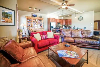 Image de Large & spacious townhouse w/shared hot tub & pool, private washer/dryer, & WiFi