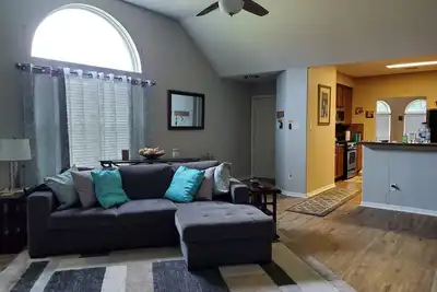 Image de Convenient to The Woodlands, Night-life and Concerts!