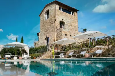 Image de Maison de vacances privée avec bain à remous, Wifi, climatisation, sauna, piscine, Tv, patio