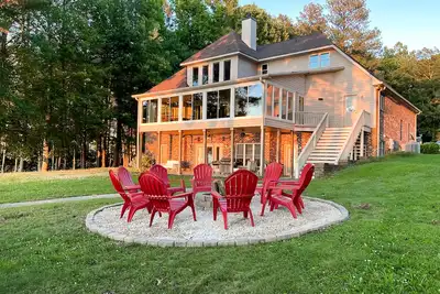Image de 💥Paradise Pointe: 3 Floors, 7 Bdr, 14 Beds, 19 Guests, Pet Friendly 🥇