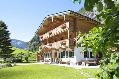 Image de Chalet alpin Lacknerbrunn 25-30 personnes avec vue sur la montagne