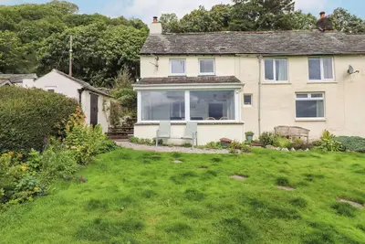 Squirrel Cottage, pet friendly, with open fire in Bassenthwaite
