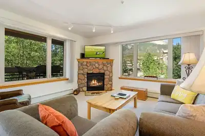 Image de Cozy Watch Hill Lodge: Stunning Mountain Views, Shared Hot Tub, and Convenient Ski Resort Access!