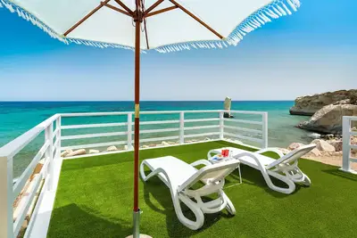 Sea front villa with Jacuzzi, Lido di Noto, Sicily