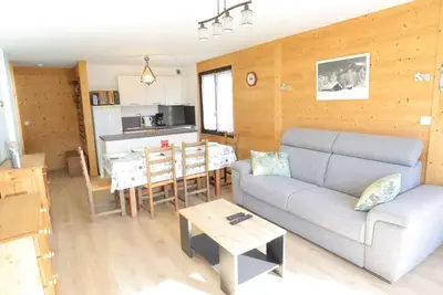 Image de Les Gets - Appartement 1 ch, 49m², 4/6 pers, à 400m des pistes et du centre, avec balcon et garage.