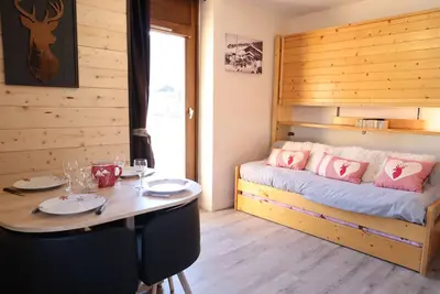 Image de Appartement cosy dans le centre du village, proche pistes et Esf, avec balcon et équipements complets