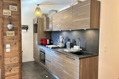 Image de Appartement neuf, luxueux, au cœur des Gets avec terrasse, parking sécurisé, proche commerces et pistes.