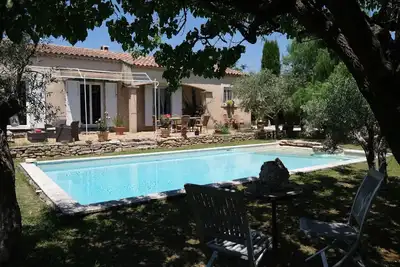 Image de Location vacances maison piscine Mouries Ls1-194.