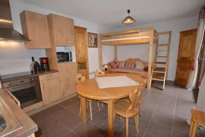 Image de Appartement au Centre des Gets, Proche Pistes et Commerces, Terrasse et Garage Inclus