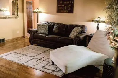 Image de Top location, no cleaning fee, everthings close G