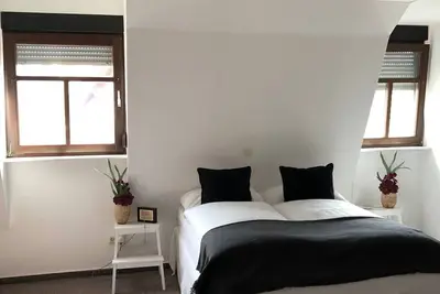 Image de Großzügige Lichtdurchflutete Ferienwohnung mit Viel \"weinerleben\"