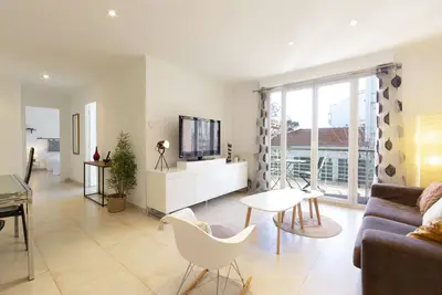 Image de Robert Soleau Centre d'Antibes, 3 pièces rénové terrasse, climatisation