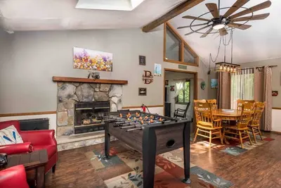 Image de Hike, Ski, Fish or Relax in Hot Tub. the BearHouse