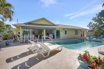 Image de Heated Pool & Spa Home on a Gulf Access Canal!