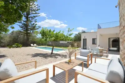 Image de Renewed House with Pool in the Middle of the Island