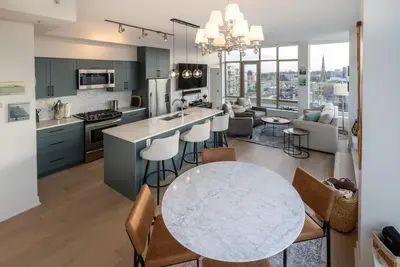 Image de Victoria's Sea-Cret-Stunning Olympic and Inner Harbour Views from 450 sq ft Balcony