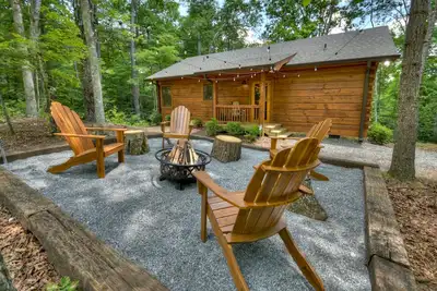 Image de Blue Ridge Retreat | Fire pit | Screened in Porch