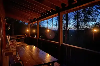 Image de Best Reviews at Four Friends’ Cabin. Last Minute Deals! License 011332