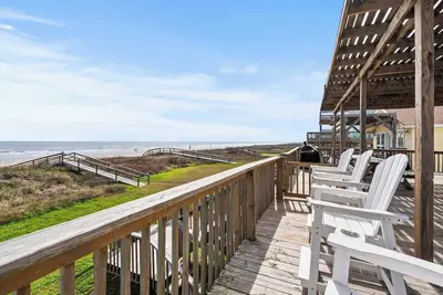 Image de Private Beach Walkover, Sunset Views & Room to Gather