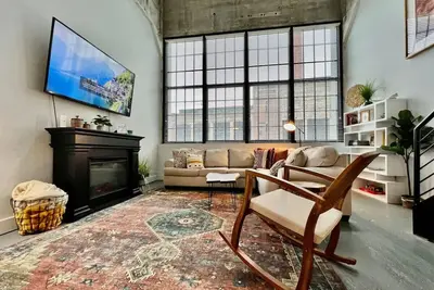 Image de 5106 Peters Cartridge Factory · New renovated Loft in Old factory by Kings Island