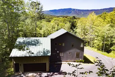 Image de Modern Mountain Escape + Studio minutes to town & mountains