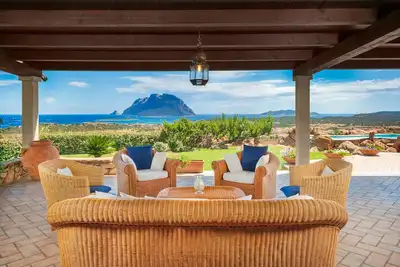 Image de Villa Halliv - piscine à débordement surplombant la baie de Tavolara