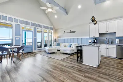 Image de Luxury Beach Front Home! ! !