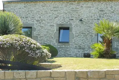 Image de Surplombant la Vilaine, profitez de ce petit hameau du bout du monde.