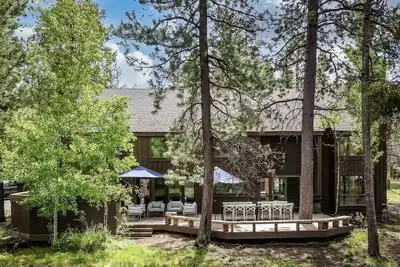 Image de Skylight by AvantStay | Elevated Mountain Home w/ Hot Tub, Billiards, Large Patio