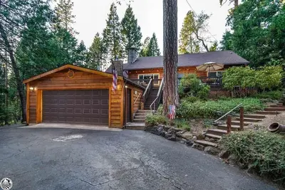 Image de Large Mountain, Pet Friendly Home w\/Game Room & Twain Harte Lake Access