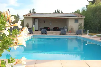 Image de Gîte 4*, 6 personnes proche Isle sur la Sorgue, piscine chauffée couverte ou non