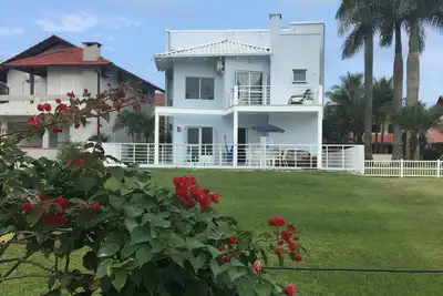 Image de House with swimming pool on the seafront. Air conditioning and Tv in all rooms.