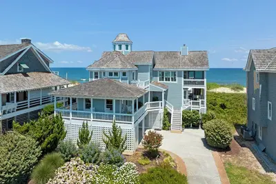Image de Sunnyside Up: Oceanfront, Hot Tub, Pool Access