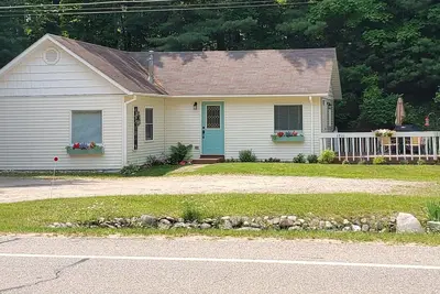 Image de One mile from downtown Harbor Springs, close to golfing, beaches & bike trails