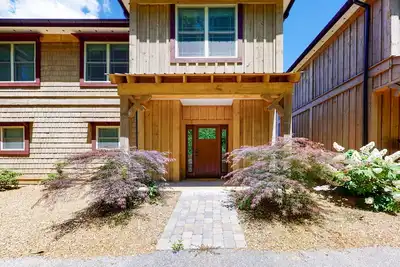 Image de Lakefront Living w/ Free Attraction Tickets, Gas Fireplace, Deck, & Boat Slip