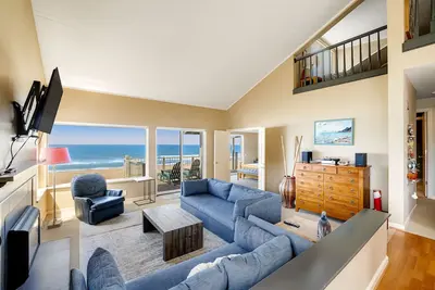 Image de Beachfront Condo w/ Amazing Ocean View, Fireplace, Shared Pool, & Tennis