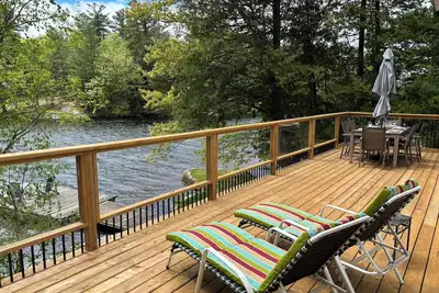 Image de Bright and Cozy Waterfront Family Cottage on Pristine Lake Kushog